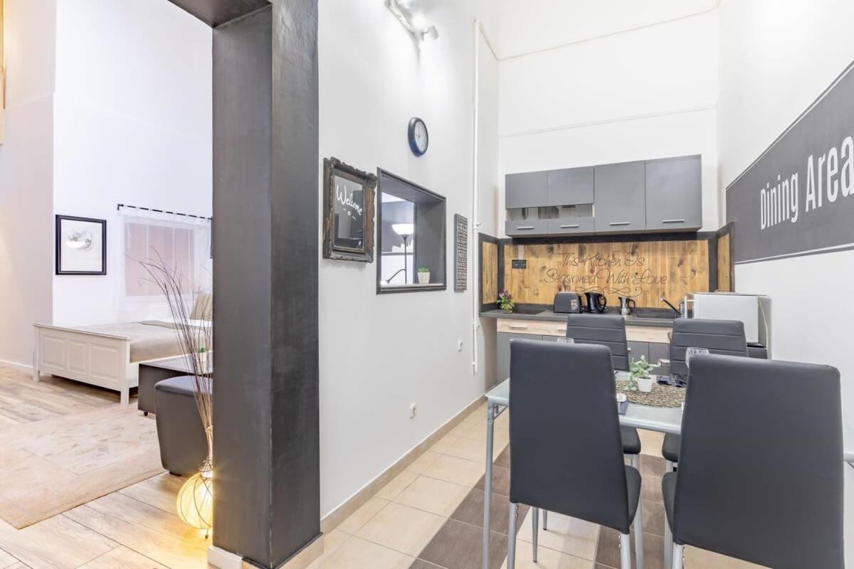 Rustic In The Downtown Apartment *