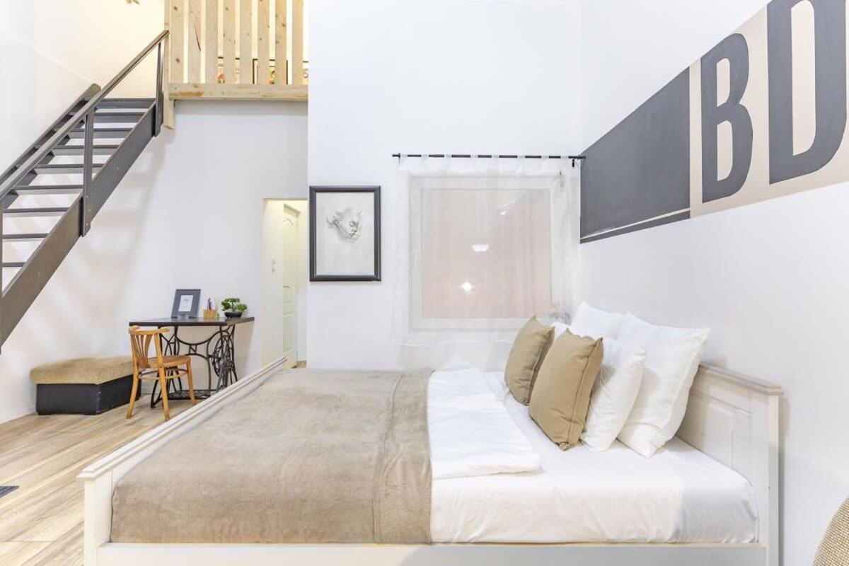 Rustic In The Downtown Apartment Budapest